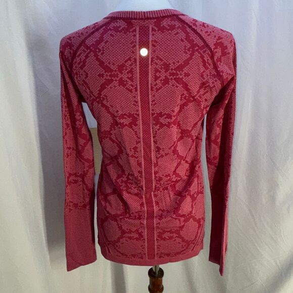 NWT lululemon Swiftly Tech L/S crew snake Pink/Cranberry thumbholes Sz 10 - Picture 7 of 13
